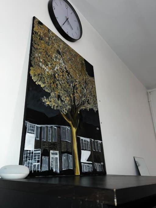 1-Bed Flat With Fast Wi-Fi In Prime Location 15Mins From Central London Exterior photo